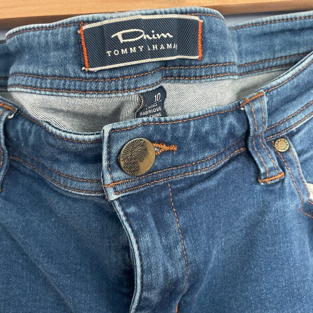 Tommy Bahama Medium Wash Denim Size 10